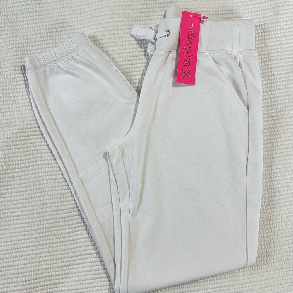 NWT Lilly Pulitzer Mallie Knit Resort White Jogger Pants with Elastic Cuffs. XS